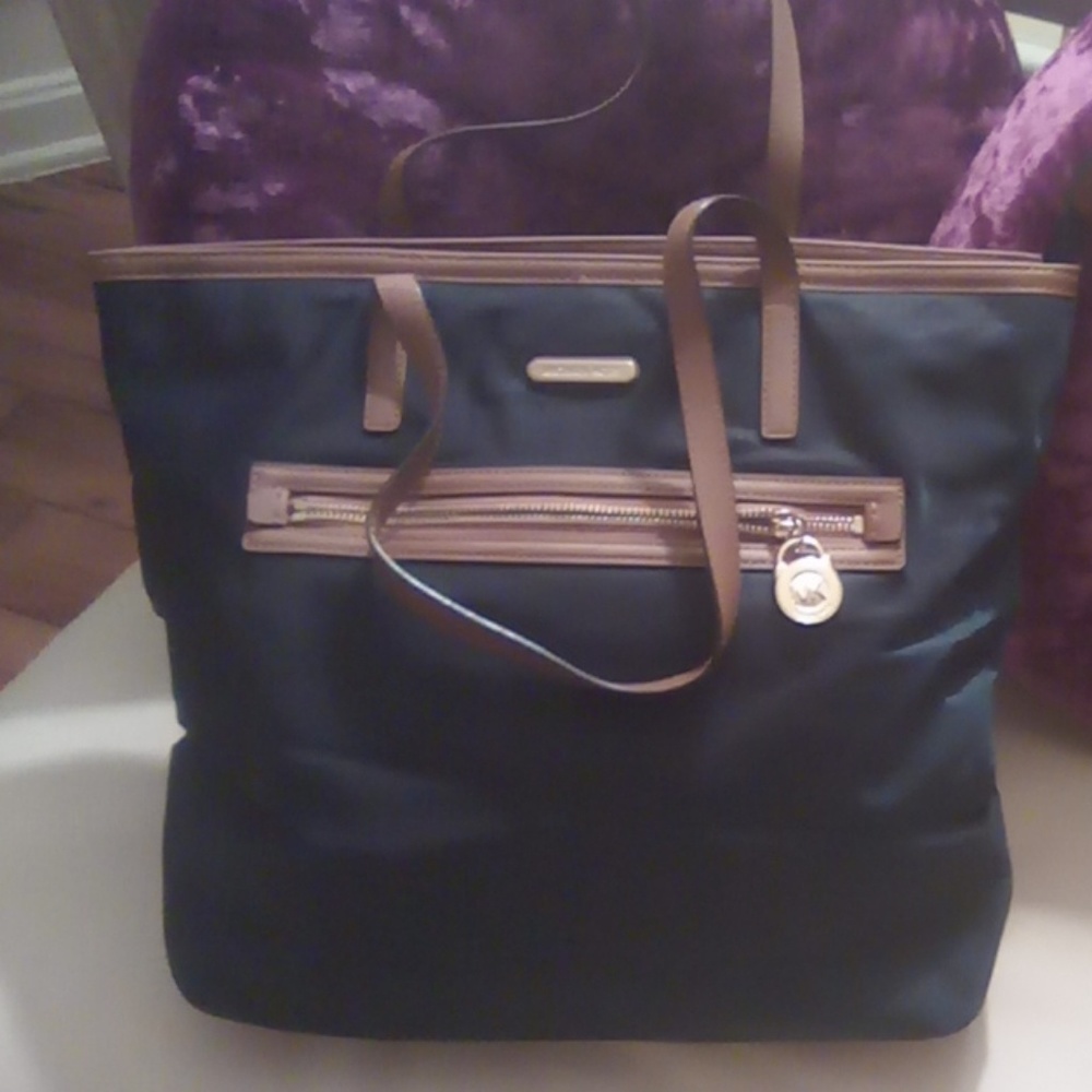 Michael Kors hand bag